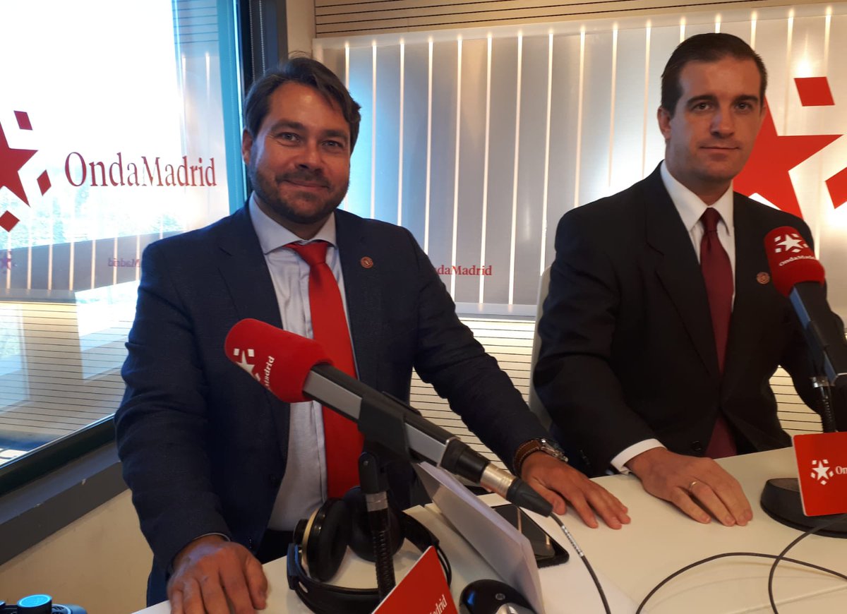 BuenosDiasOM's tweet photo. Hoy se ha presentado la Asociación Profesional de Peritos de Nuevas Tecnologías @peritecno . Fernando Mairata y Ángel González en #diecto con @NievesOrtiz77

📺https://t.co/PdgxO9AthC 
📻101.3 y 106.0 FM https://t.co/qBRaE8bH8m