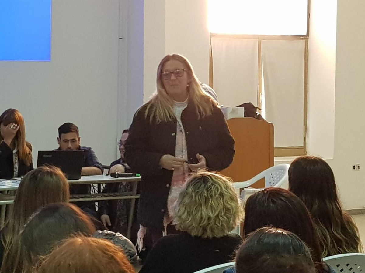 Distrital9's tweet photo. MED. Escuelas Promotoras. Nos acompañaron alumnos del ISFDyT N4.
Los Nuevos Formatos son propuestas que fortalecieron el Nivel Secundario. 
Felicitaciones!!!!!!! ES 6, 8, 11, 12 y 13. Excelente trabajo!!!!!
@susanacrespi1 @JefaturaR15 @adriana_frega https://t.co/VsODuU45d6