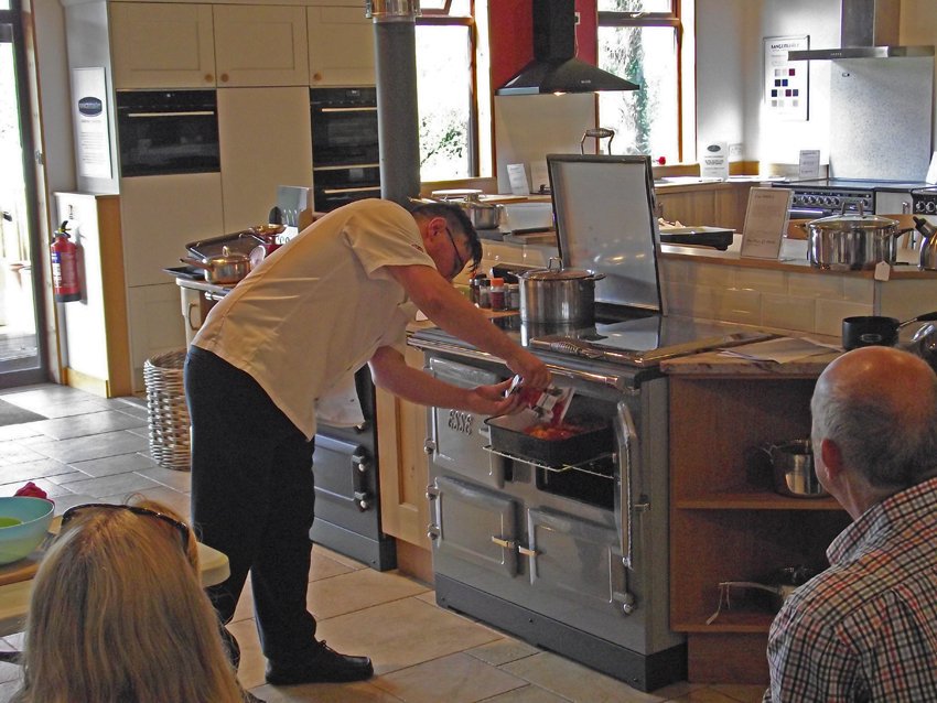 Rangemoors's tweet photo. Showcasing the amazing benefits of cooking with an ESSE ELX. Dan of @ESSE1854 is cooking up some delicious treats - just in time for dinner👌. #esse #essecookers #rangecooking #deliciousfood https://t.co/HY98shlYw0