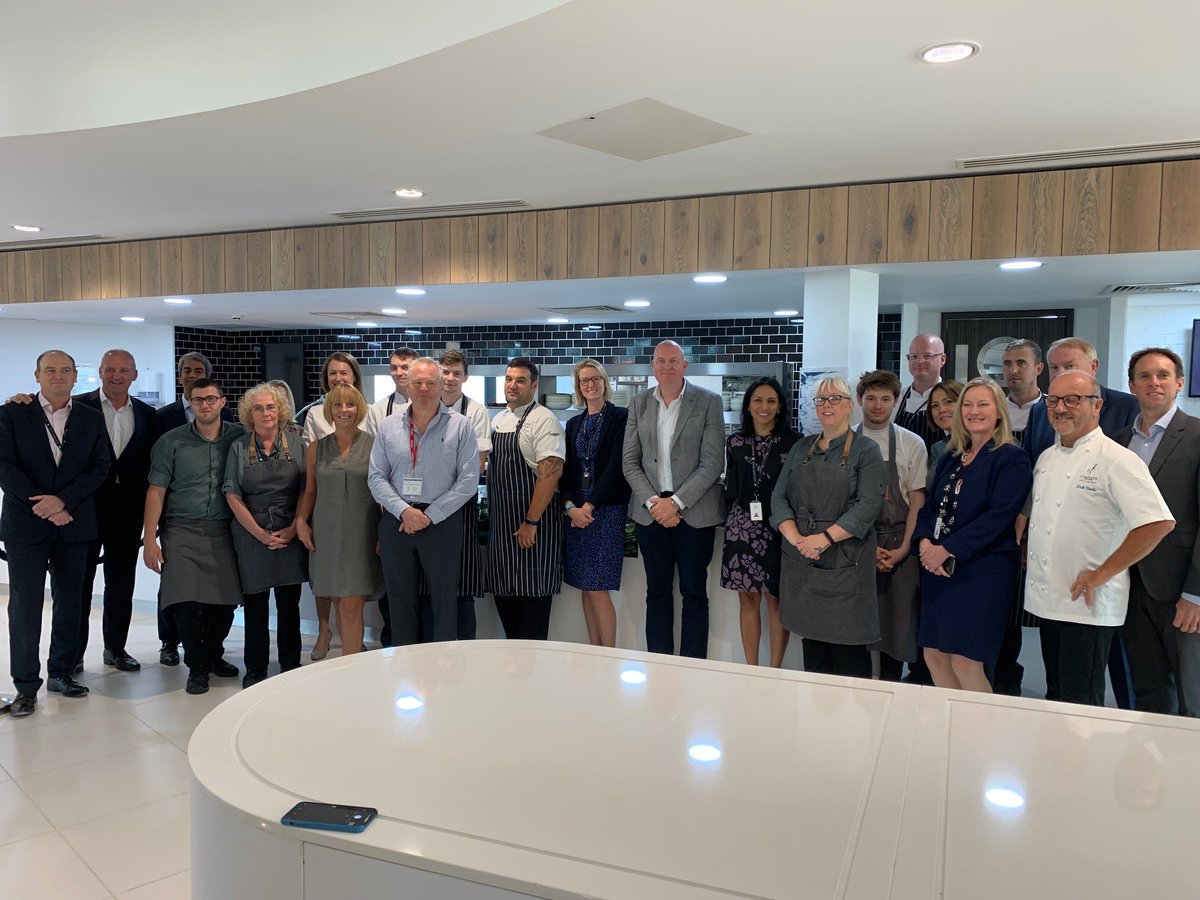 compassgroupuk's tweet photo. We love seeing everybody getting involved and appreciating our fantastic culinary teams across the business. 👩‍🍳🤩
Great to see our Compass Group CEO Dominic Blakemore alongside UK &amp; Ireland Managing Director, Chris Garside celebrating Chef Appreciation Week #LoveYourChef 😀👨‍🍳 https://t.co/lI72BWXgfI