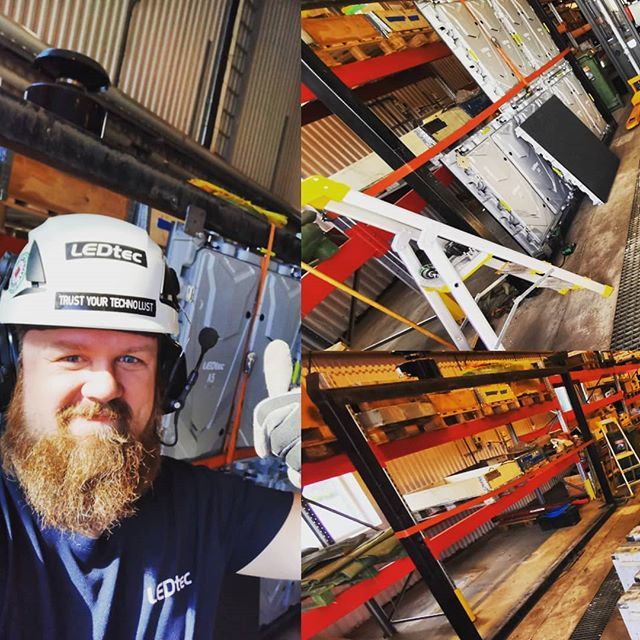 OlafTheBeard's tweet image. Då är man och gör en retrofit i gammal ram med ny P10 skärm hos kund.

Så vad är ditt ledmotiv idag? 😉👍 #storbildskungarna #LEDtec #LEDskärmar #event #digitalreklam

#storbildskungarna #skärmlösningar #mässlösningar #hyrskärmar

#signage #digitalsign… ift.tt/34PwPqc
