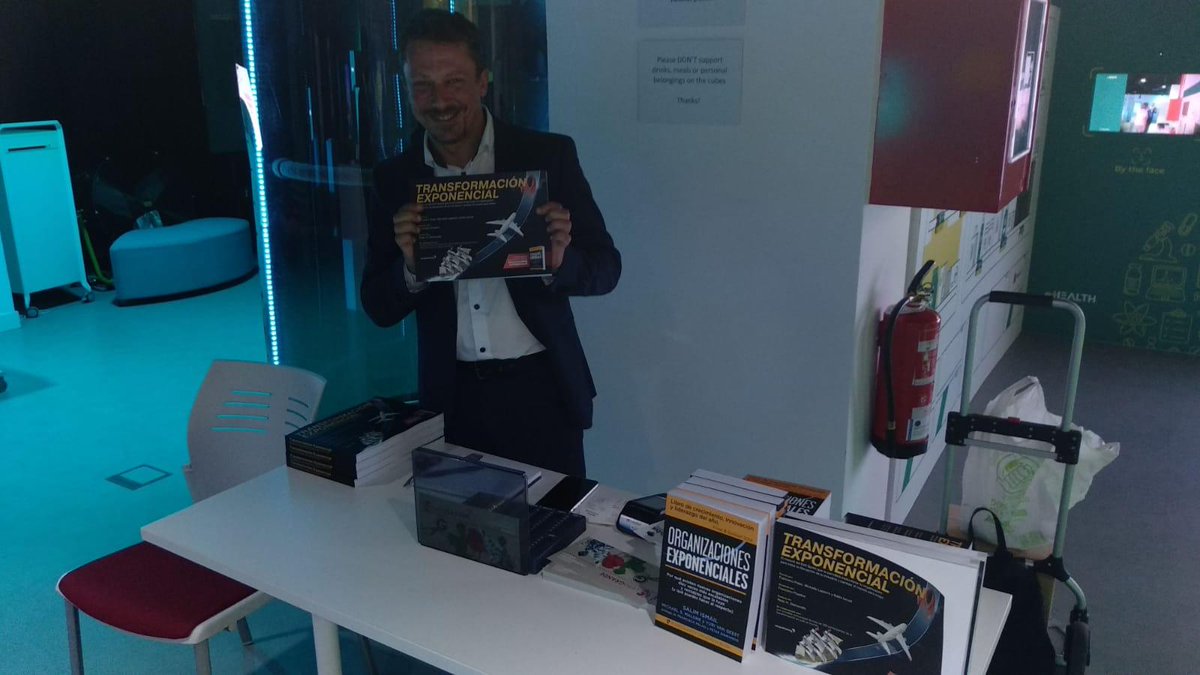 OpenExO's tweet image. !Ayer fue una tarde exponencial!

Gracias a @TheValleyDBS, conectamos con un grupo muy especial en Madrid y @fpalao compartió sus experiencias con la Transformación Exponencial. 

Hoy estará en Valencia, inscríbete aquí : bit.ly/2lUxoNg #exponentialtransformation