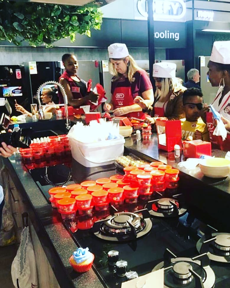 expertstores_sa's tweet photo. What an amazing initiative👏 such an inspiration 🙌 thank you @defysa for inviting and sharing this day with us🤗 we will definitely be posting cupcakes for #BakeADifference #CupcakesforHope #Defy #DefySA #ExpertStores #ExpertstoresSA #ExpertSALife #SouthAfrica #Like #Follow https://t.co/3JYCj09HIU