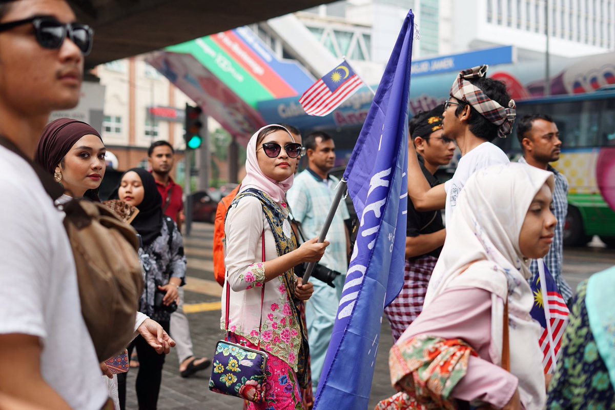 Farah dengan issey pun ada sekali