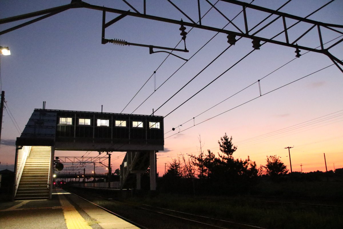 おんせんでんき A Twitter そして夏の夕暮れ 見慣れた風景 かっこいい駅