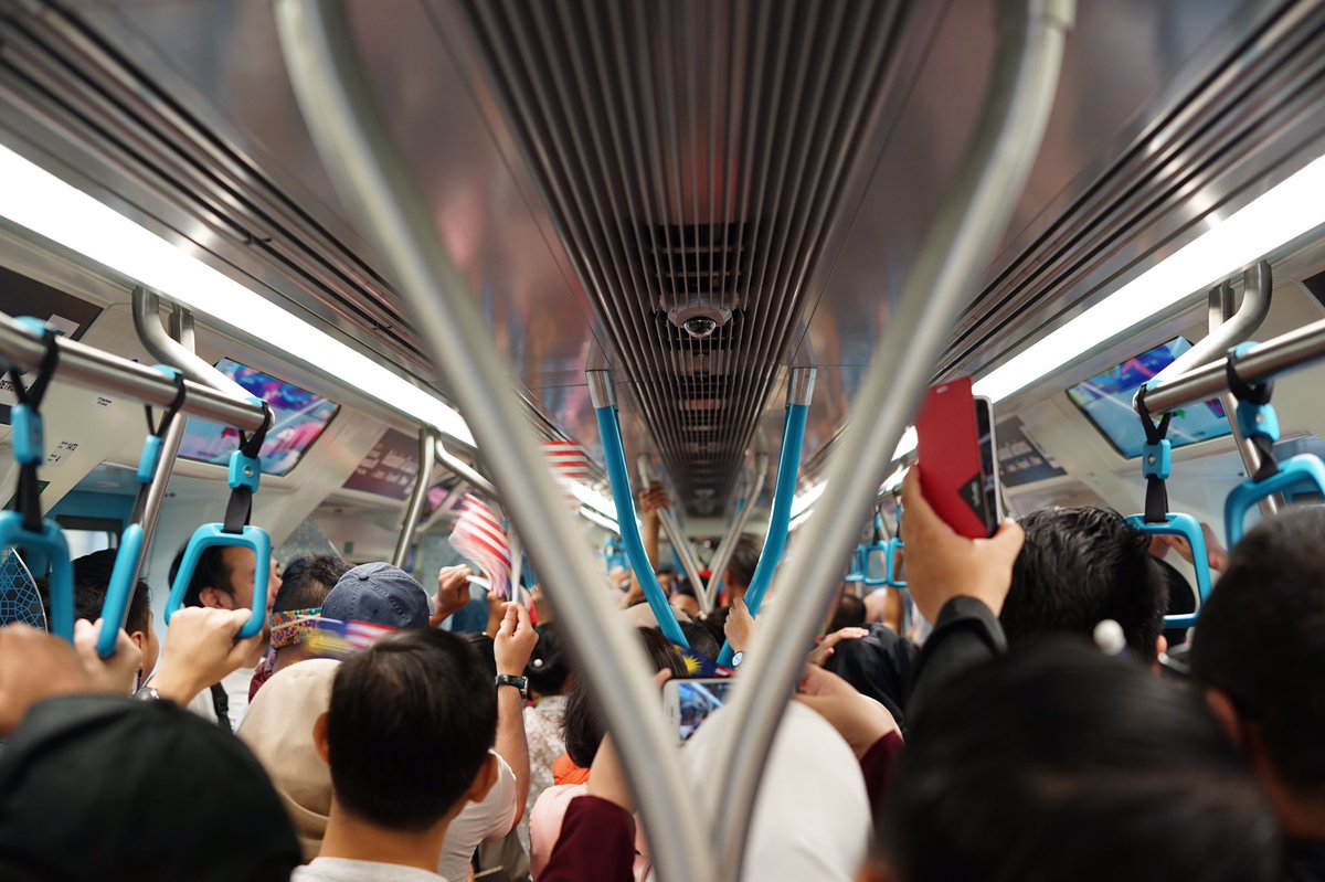 A thread and point of view   #keretapisarong19  @locco_my