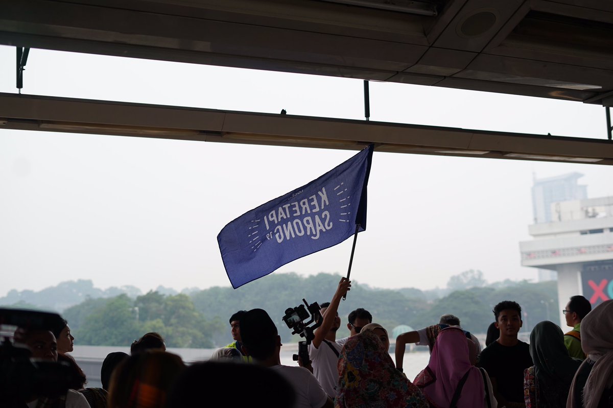 A thread and point of view   #keretapisarong19  @locco_my