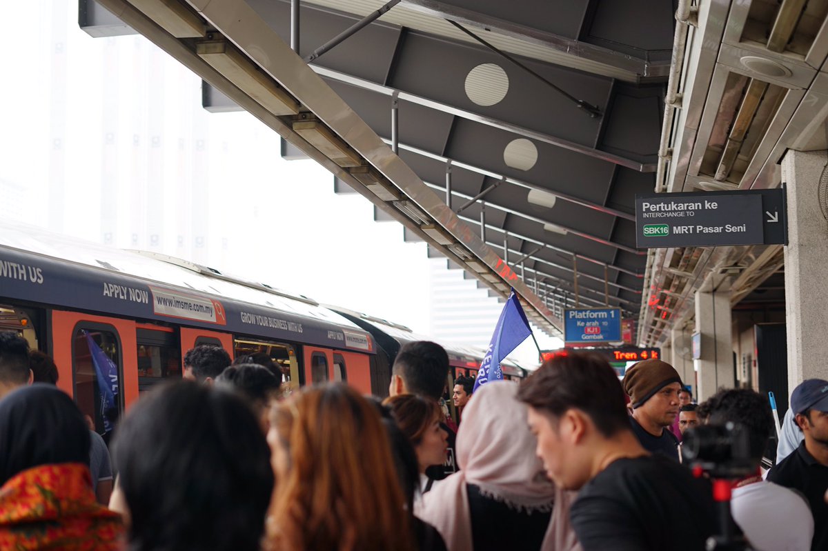 A thread and point of view   #keretapisarong19  @locco_my