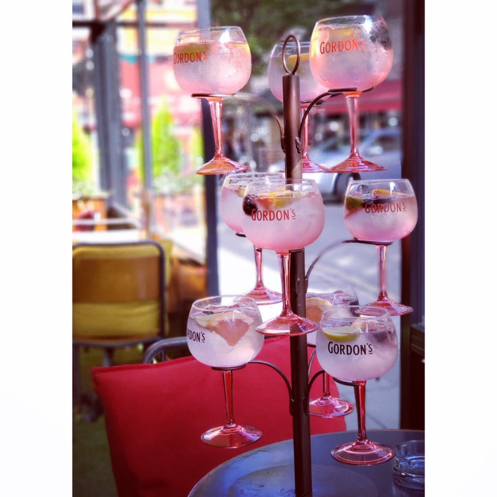 Our Pink Gin &amp; Tonic Tree looking pretty in the September Sun ☀️

Our Celebration Trees are available daily in Dakota Bar.