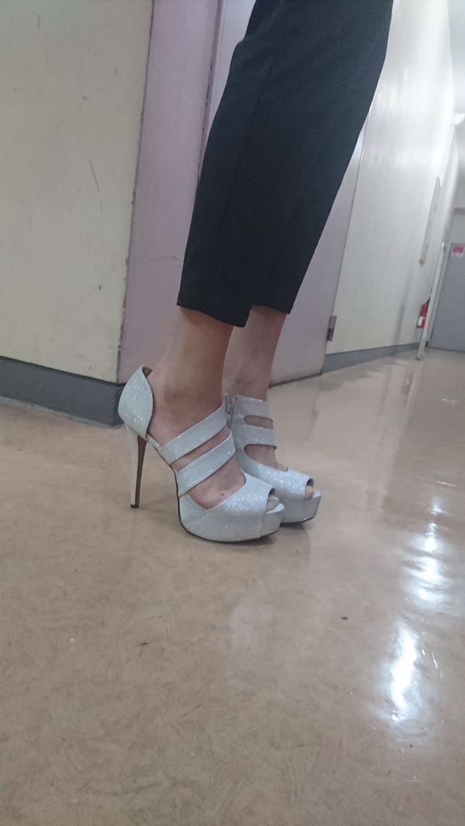 春乃陽菜 このヒールでくぅちゃんライヴ22日参戦 高身長に高いヒール なにを言われようがこれがうちのモットーだから 履きたいのを履く 着たい服を着る