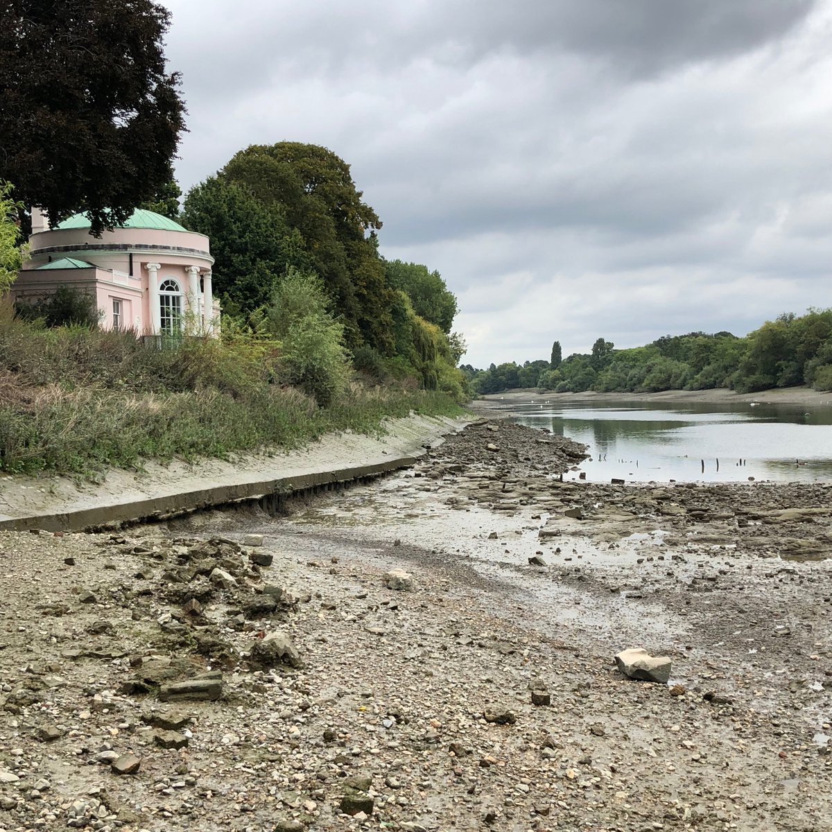 Exceptionally low tide by Syon Pavilion Boathouse #Isleworth. Saxon fish trap posts are visible beyond the foreshore. #thames #London