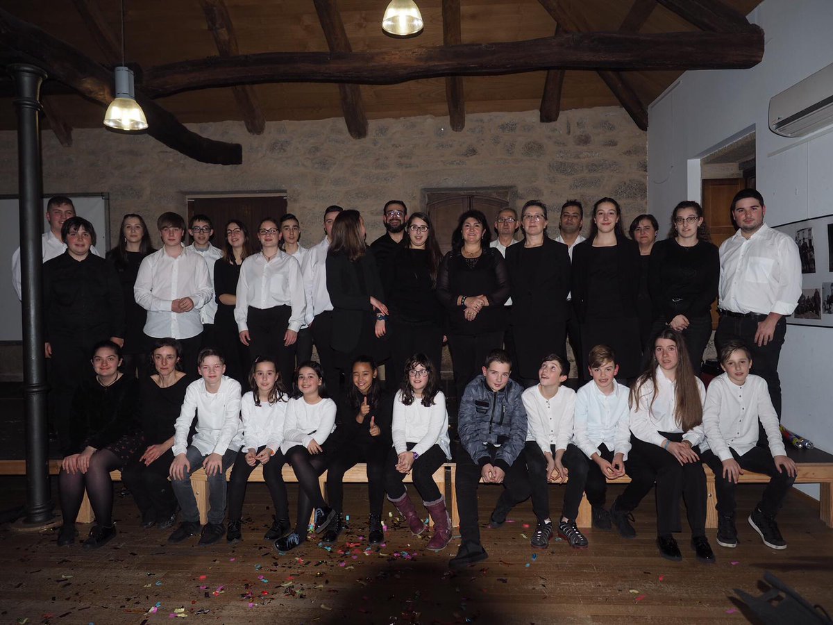 A Escola Municipal de Música de Guitiriz forma a músicos para a nosa Banda de Música. 
Ven e participa!!!
 #AMusicaEstaAqui
Matriculate, infórmate tlfno. 982 370 109 ou 698 107 179