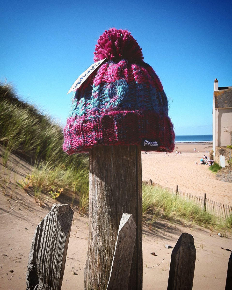 • We are in love with our new kids Offshore Croyde Beanies! Available in four colours and they're only £12! • 
#offshorecroyde#croydebay#beanies#hatobsessed#colourful#winterhat#autumnishere#postsurfhat#winterwarmer#cute#family#knittedhats 🌊🌊🌊