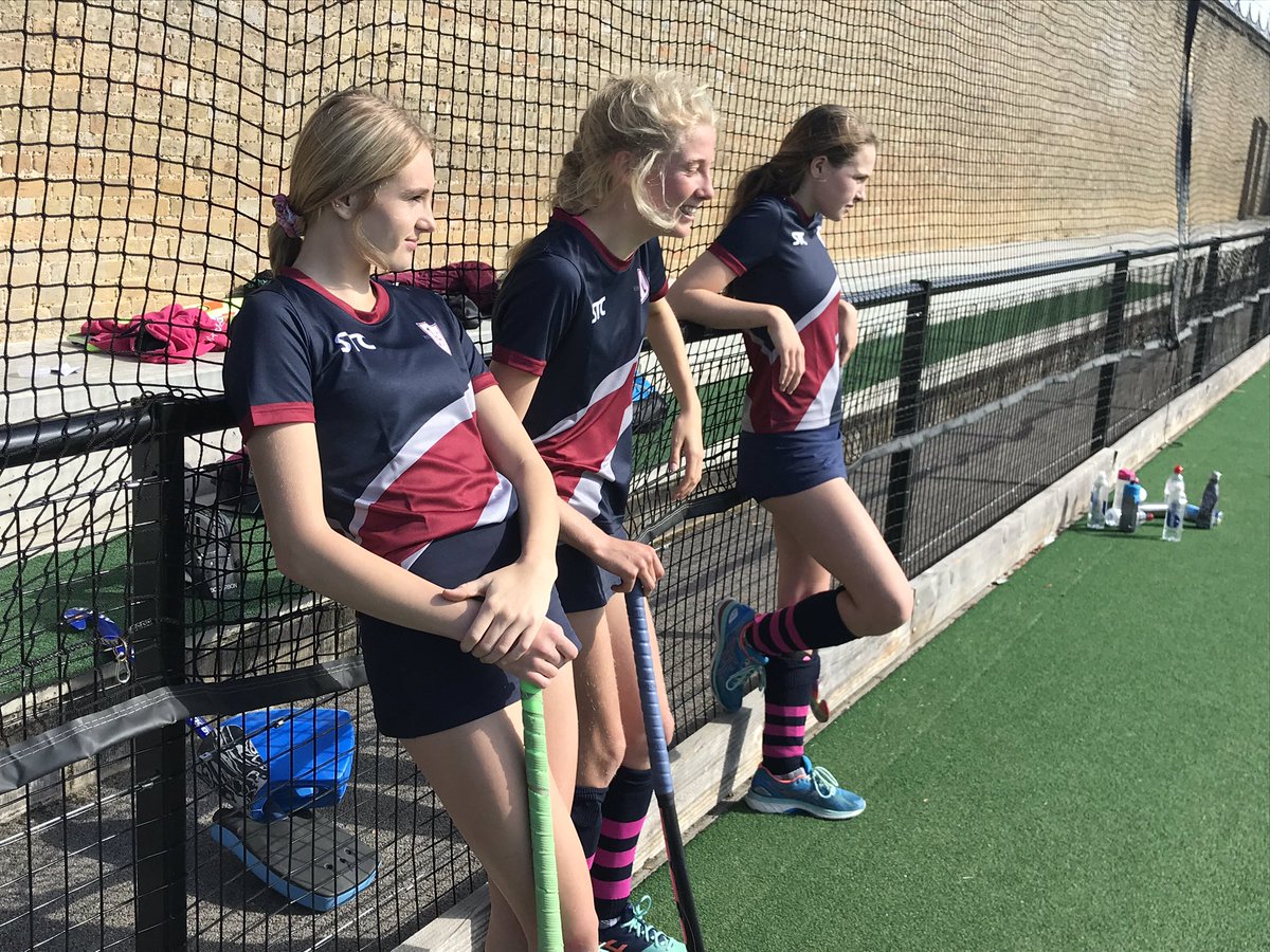 IHSPE's tweet photo. At U18 county hockey tournament in the sunshine. Smashing it in our new kit! Thanks @STCTeamwear #cookiesforspecialmoments #hockeyinthesun #tailstailsneverfails @IpswichHigh https://t.co/NDh2egCtUA