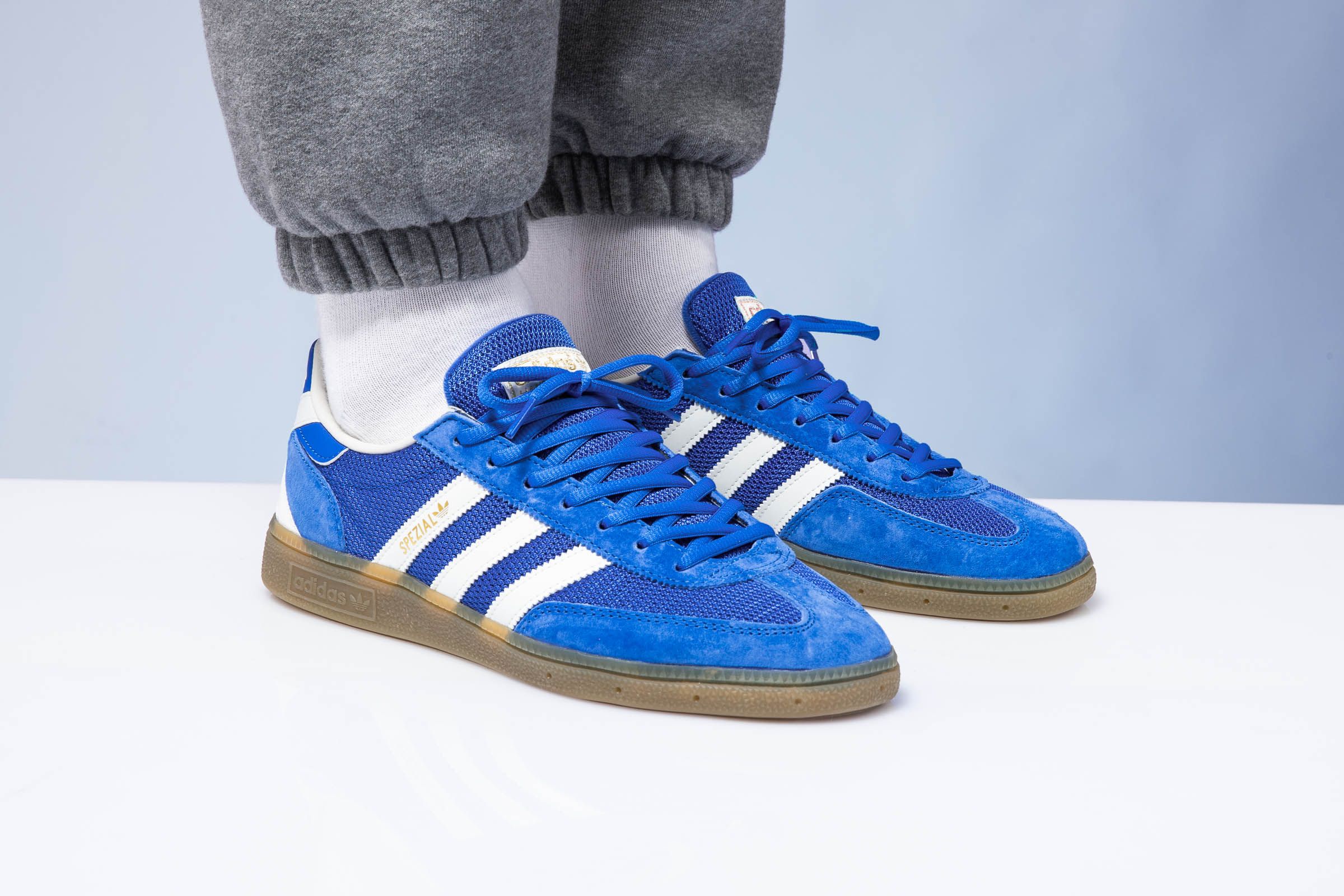 Titolo on Twitter: "First produced 1979 the Handball Spezial returns in blue/white colorway. get yours ➡️https://t.co/3dJjE0VgNs UK 6.5 (40) - UK 10.5 (45 1/3) code EE5728 #adidas #adidashandballspezial #