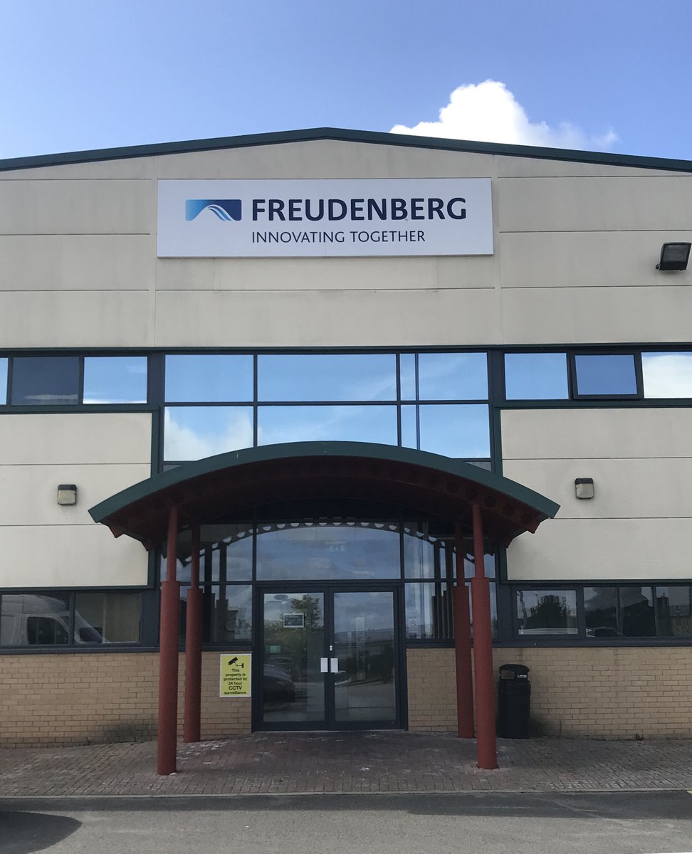 MWGraphicsUK's tweet image. New 6m tray sign installed today for Freudenberg (Metflex) Great Harwood.