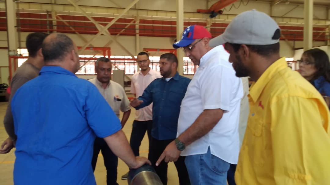 AlcEzeZamora's tweet photo. #BuenosDias 
El alcalde @Raul_Brazon junto a su equipo de trabajo y el alcalde del municipio Freites de #Anzoategui @Daniel_haropsuv visitó la Fábrica de Fábricas Hugo Chávez en #Anaco para evaluar proyectos en beneficio de los zamoranos 

Seguimos avanzando
@yelitzePSUV_ https://t.co/b0VWPA9NCI