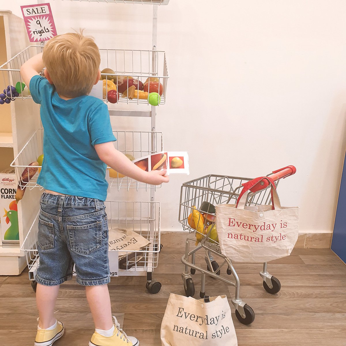 CESKonline's tweet photo. If @CarrefourQA can do it then so can we! Our little Ceskies went shopping in our theme room today with their healthy snack shopping lists &amp; #reusablebags! Great initiative #Carrefour! #QatarEnvironment #saynotoplastic #beatplasticpollution #keepqatarclean #qatarnursery #qatar https://t.co/79SKq96rTE