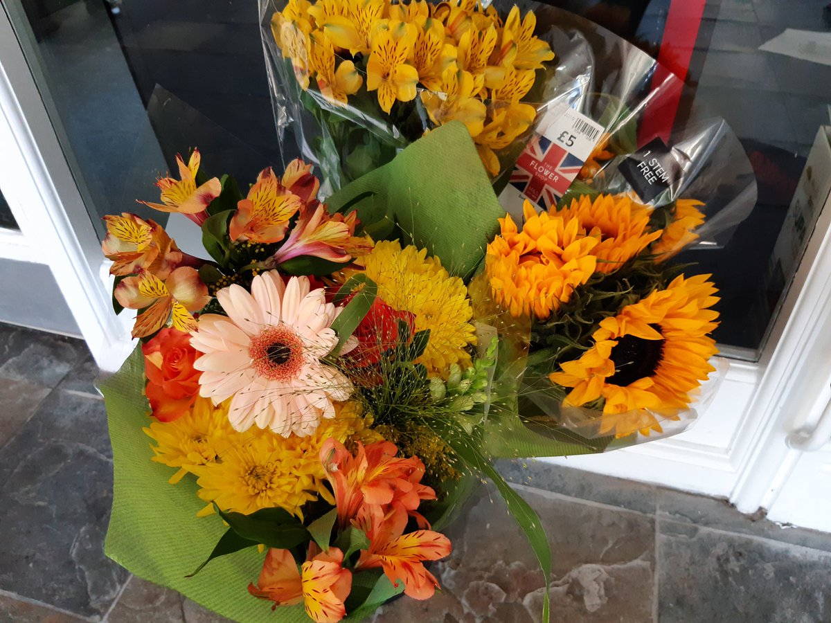 Here's a glimpse of what we've had in today.  Many thanks to <a href="/MarinaTesco/">Tesco Swansea Marina</a>, <a href="/LidlGB/">@LidlGB</a> and <a href="/marksandspencer/">M&S</a>.  Open til 4pm.

#Swansea #communityfridge #Abertawe #OergellGymunedol #reducefoodwaste #zerowaste