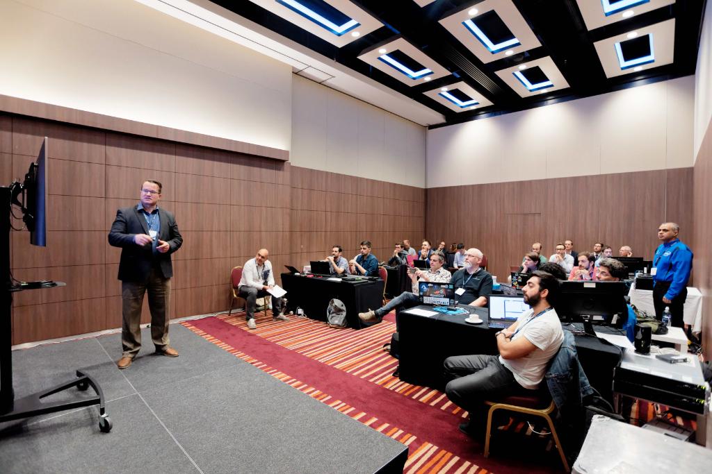 FENEvent_'s tweet photo. Our hackers have very been busy this morning at the MEC Hackathon endorsed by @ETSI_STANDARDS. Keep up to date with everything happening at Edge Computing Congress 2019 by following the hashtag #EdgeEvent or see the full agenda here → https://t.co/7J5R9QUekI https://t.co/zr9lun87A6
