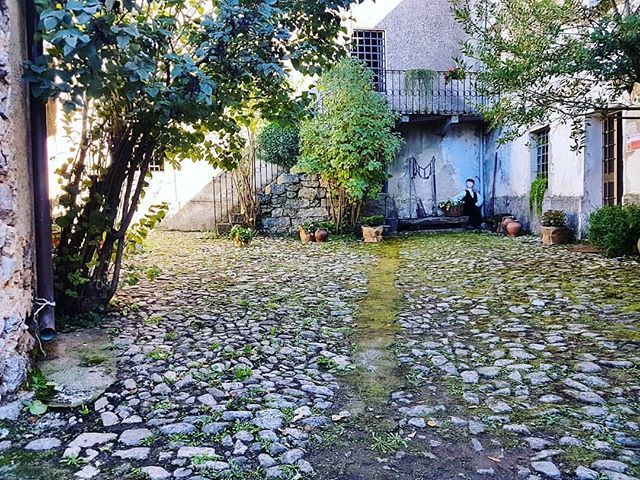 AutunnoBarbagia's tweet photo. Questo fine settimana vi invitiamo ad #Austis, un piccolo paese alle pendici del Gennargentu, immerso in un contesto ambientale da favola, tra la foresta primaria di lecci e bellissimi boschi di sughera. Nel centro storico ricco di viuzze scopriremo gli … https://t.co/L0q2vbZ77k https://t.co/Ymhz4ZSqlA