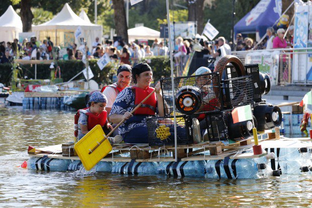 rinnovabiliit's tweet photo. 📌#SaveTheDate #22Settembre #Roma @Re_BoatRace 2019, alla scoperta dell'#Agenda2030. La speciale regata riciclata torna per la sua decima edizione accostando alla gara vera e propria, incontri e laboratori gratuiti nel segno della #sostenibilità.
➡ https://t.co/3NAtyw4LI2 https://t.co/WQeOZeUSE5