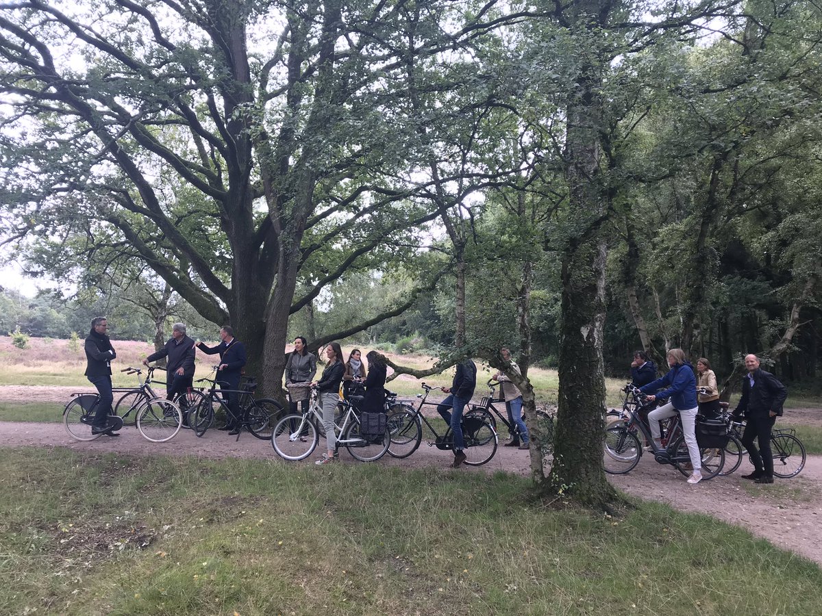 College van <a href="/GemeenteHsum/">Gemeente Hilversum</a> brengt een bezoek aan #Zonnestraal en omgeving. <a href="/FlorisVoorink/">Floris Voorink</a> <a href="/ArnoScheepers81/">Arno Scheepers</a> <a href="/KarinWalters/">Karin Walters</a> @WimarD66 @pieterbroertjes @JanKastje <a href="/DickEmmer/">Dick Emmer</a>.