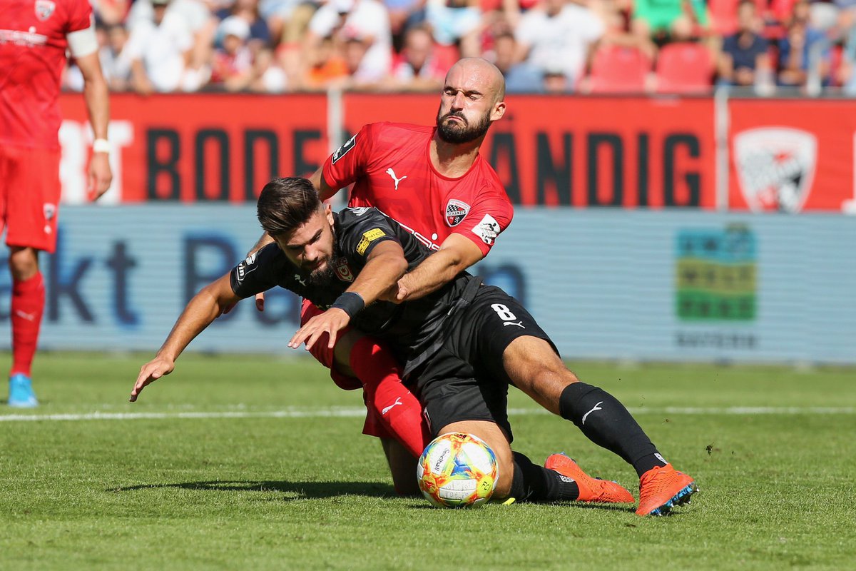 sbemanagement's tweet photo. #Kampfspiel ⚽️ Mit 2️⃣:3️⃣ konnte sich die Mannschaft von Antonios #Papadopoulos 🙋🏻‍♂️ gegen das Team der #Schanzer um Robin #Krauße 🙆🏻‍♂️ und Patrick #Sussek 🙎🏼‍♂️durchsetzen. #sbemanagement #teamsbe #fcingolstadt #hallescherfc #dritteliga #fussball #tapedesignsocks #spieltag #germany 🇩🇪 https://t.co/1GoAZba6Ud