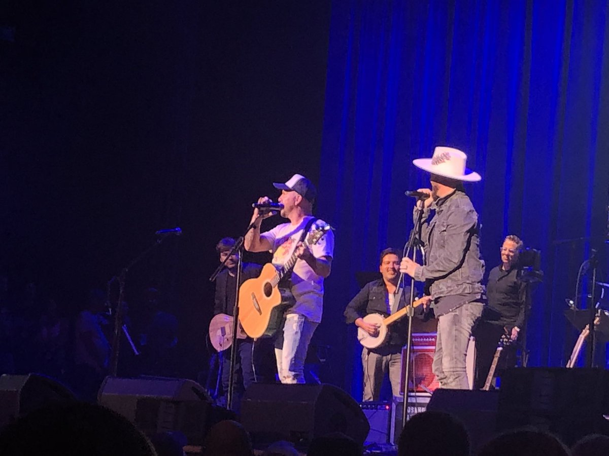 BethanyBowman's tweet photo. A few pics from the awesome benefit concert at @theryman #Hope4Hopetown #songwritersinparadise #siphopetown #hopetown #abacos #dorianrelief @DierksBentley @LOCASHmusic @RandyHouser #jameyjohnson https://t.co/EoXRGExrFJ
