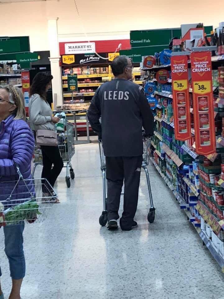 The Leeds gaffer, Marcelo Bielsa, spotted in full tracksuit doing his shopping in Morrison’s today👏😆