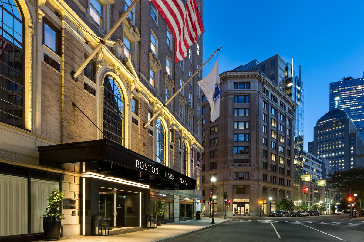 A picture perfect downtown Boston hotel for the fall.  Learn more: ow.ly/BzwZ50w2GTs  #traveltuesday #visitboston
