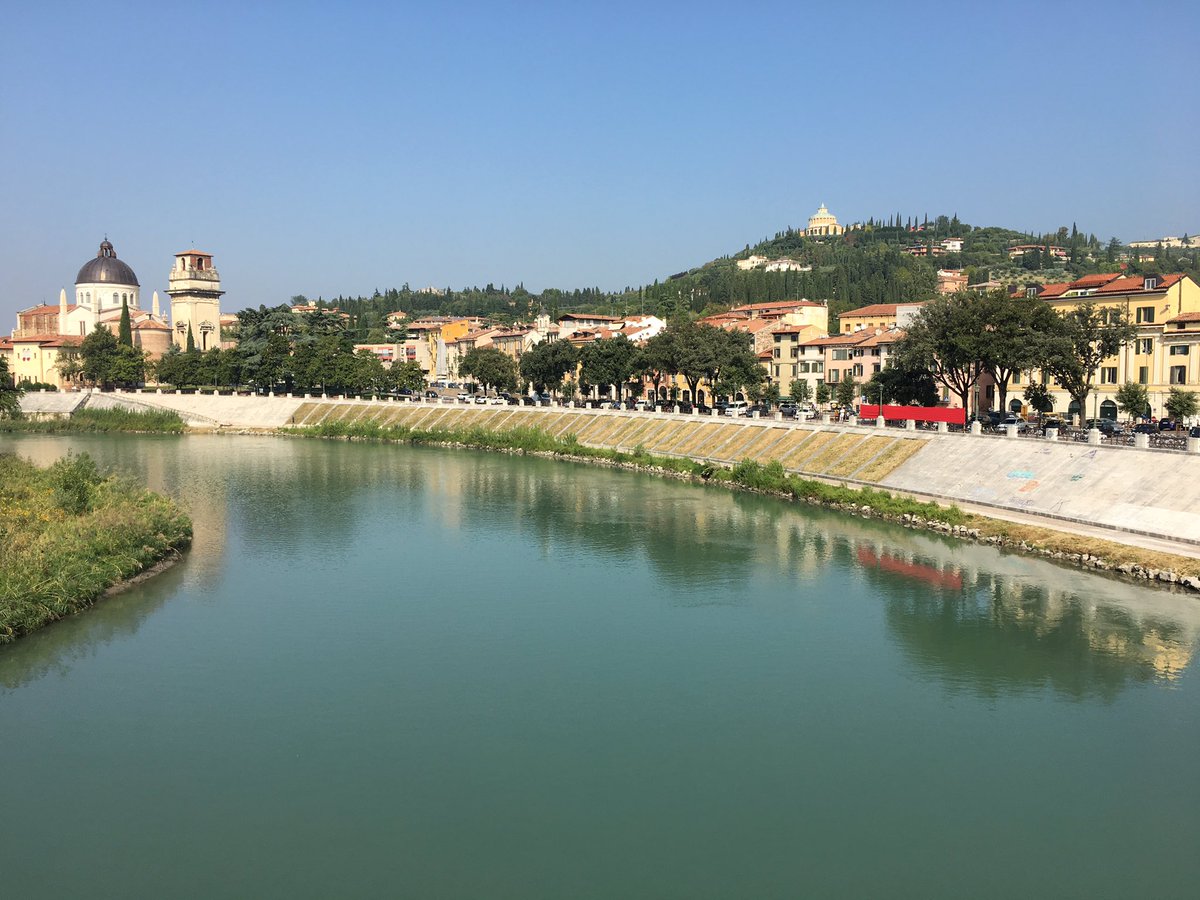 FHollauf's tweet photo. Una città incantevole 🇮🇹❤️#Verona @veronacom @arenadiverona #CasadiGiulietta @romeogiulietta_ #Adige #Etsch #Italia #veronacity https://t.co/yPhS27pKfk