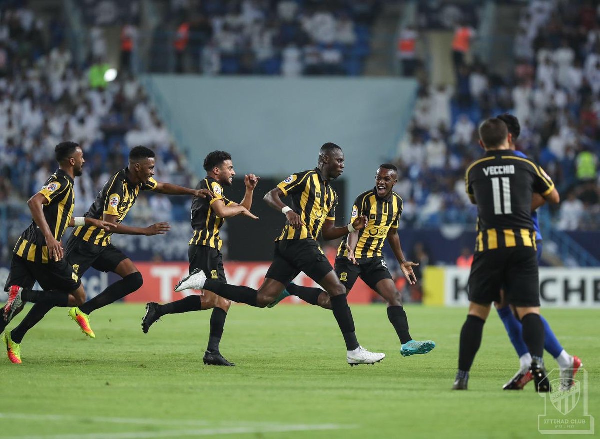 ittihad's tweet photo. 📸 صور احتفالية اللاعبين بالهدف الأول في لقاء #الاتحاد_الهلال 
#اتحاد_اسيا https://t.co/NuLIXp9Yuv