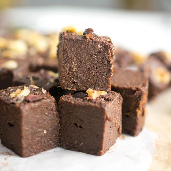 Struggling through the last of the summer heat? Brownie batter freezer fudge is here for you. buff.ly/2WKKw5s #veganhour #veganism