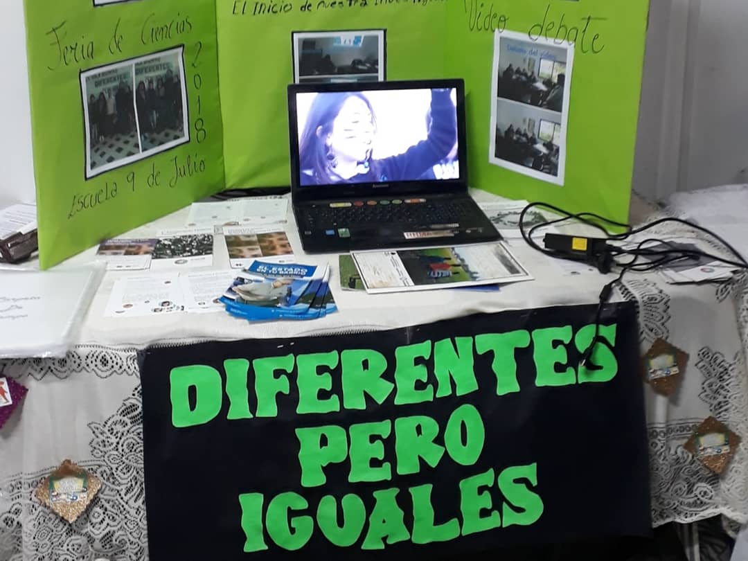 gonzaloroldan09's tweet photo. Hoy el proyecto de investigación en DISCRIMINACIÓN, realizado por los estudiantes de la Escuela para adultos Silvano Bores / anexo Hospital Obarrio ( que forma parte del contenido de la revista comunitaria PisandoBarrio de la #SEPyAA ) fue presentado en la feria de ciencias. https://t.co/qmdieWDTlN