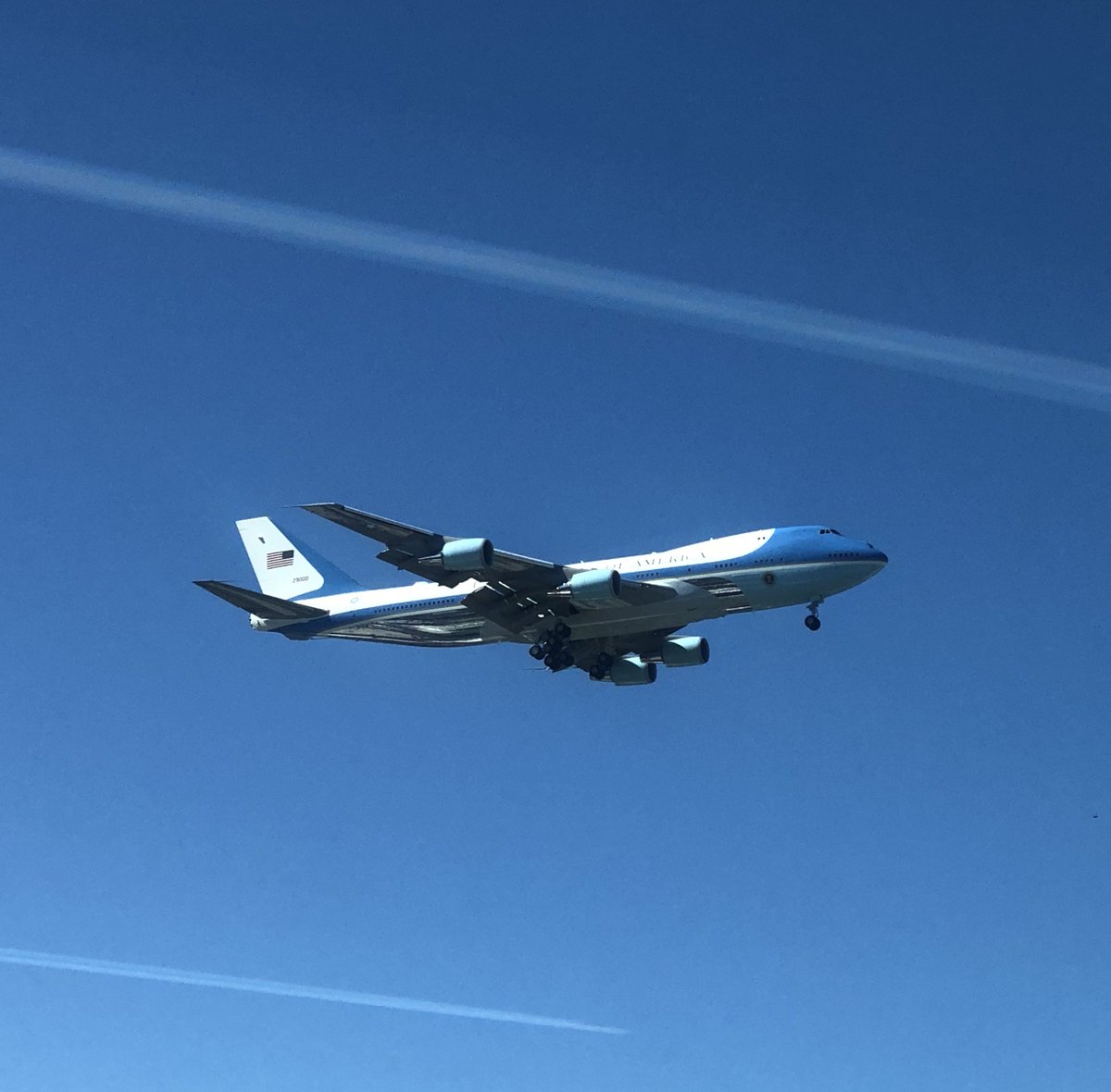 kepsolution's tweet photo. Just saw Air Force 1 landing at Moffet Field. Gotta admit I was more excited to see AF1 few years ago when Obama was on Board! https://t.co/jC5RGbyptN