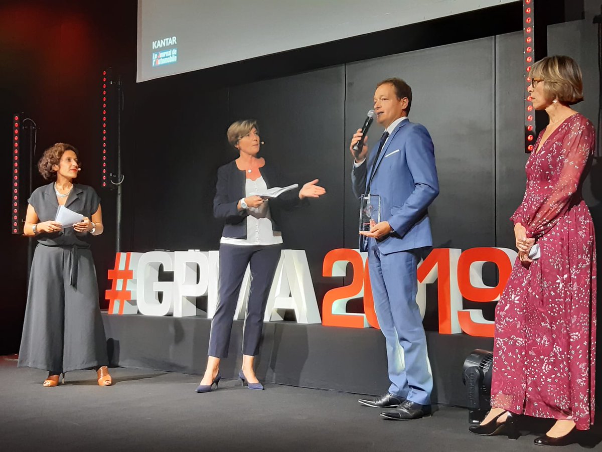 yvesbonnefont's tweet photo. #DSautomobiles reçoit un Grand Prix des Marques Automobiles #GPMA2019 pour le concept de ses DS STORES, grâce au parcours client, à l’aménagement, l’accueil… Bravo à toutes nos équipes ! https://t.co/iT5LwRnJJE