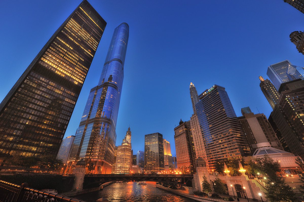 MarriottDrfield's tweet photo. Learn about Chicago's #architectural innovation in a fun way on a @wendellaboats tour. https://t.co/CX3wO75GyZ #VisitChicago #VisitIllinois #FunInChicago #BoatTour #ChicagoBoatTour https://t.co/K3dK6m8O6B