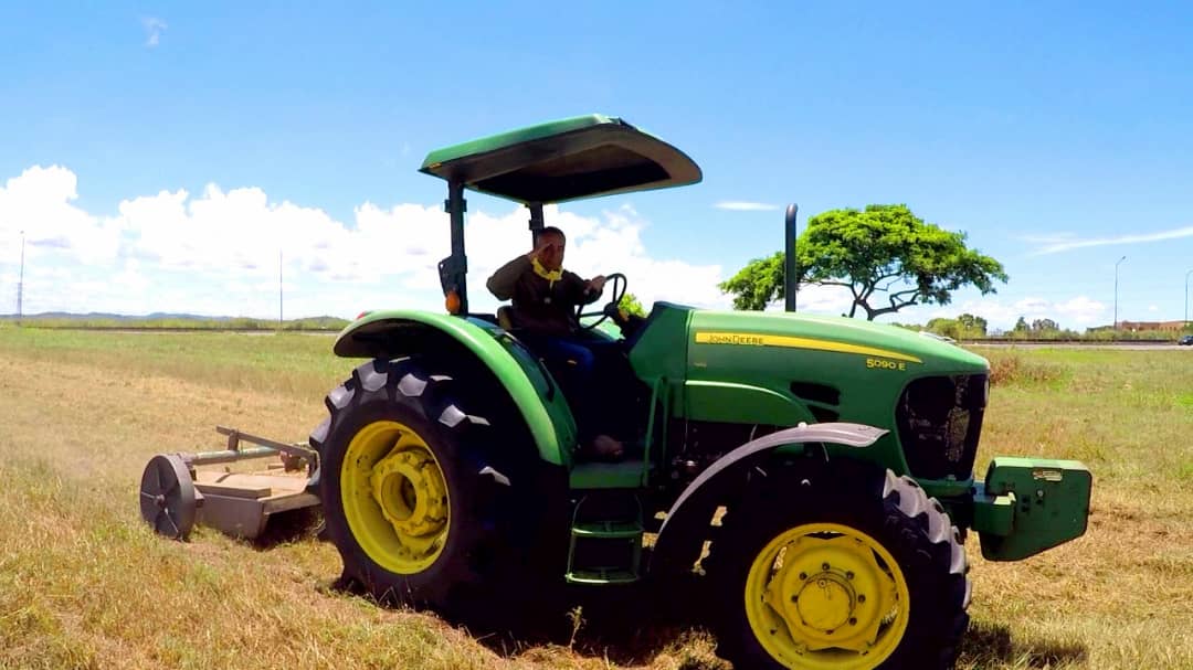 ISP_Bolivar's tweet image. #17sep Gracias al Presidente @NicolasMaduro y al #GobernadorIncansable @JustoNogueraP seguimos recuperando espacios para nuestro pueblo, avenidas, calles, escuelas, como parte de la Gran Misión Venezuela Bella en todo el estado Bolívar @MVzlaBella #DialogoPorLaPaz @sec_gob