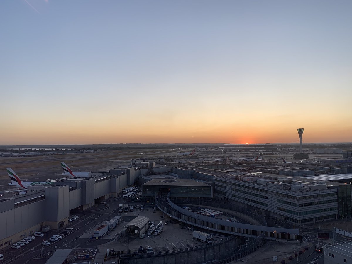 thatjohn's tweet photo. A moment of peace and relaxation during a whirlwind fortnight, feat. a beautiful autumn sunset, Heathrow Tarr and the big thank you #faveplane. #avgeek zen to 11. https://t.co/lnL8utYEWb
