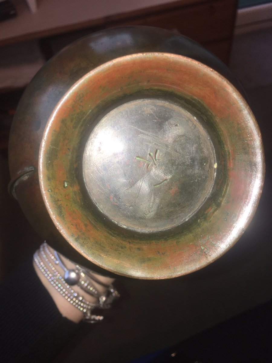 phoeber37's tweet photo. @laura_bordignon   hello! I was wondering if you can help me? I have a patinated bronze vase that stands at 11.5inches tall with a Japanese dragon on it?  The only hall marks I can see are the ones pictured. Thank you , phoebe x https://t.co/GzzDLbt3Ya