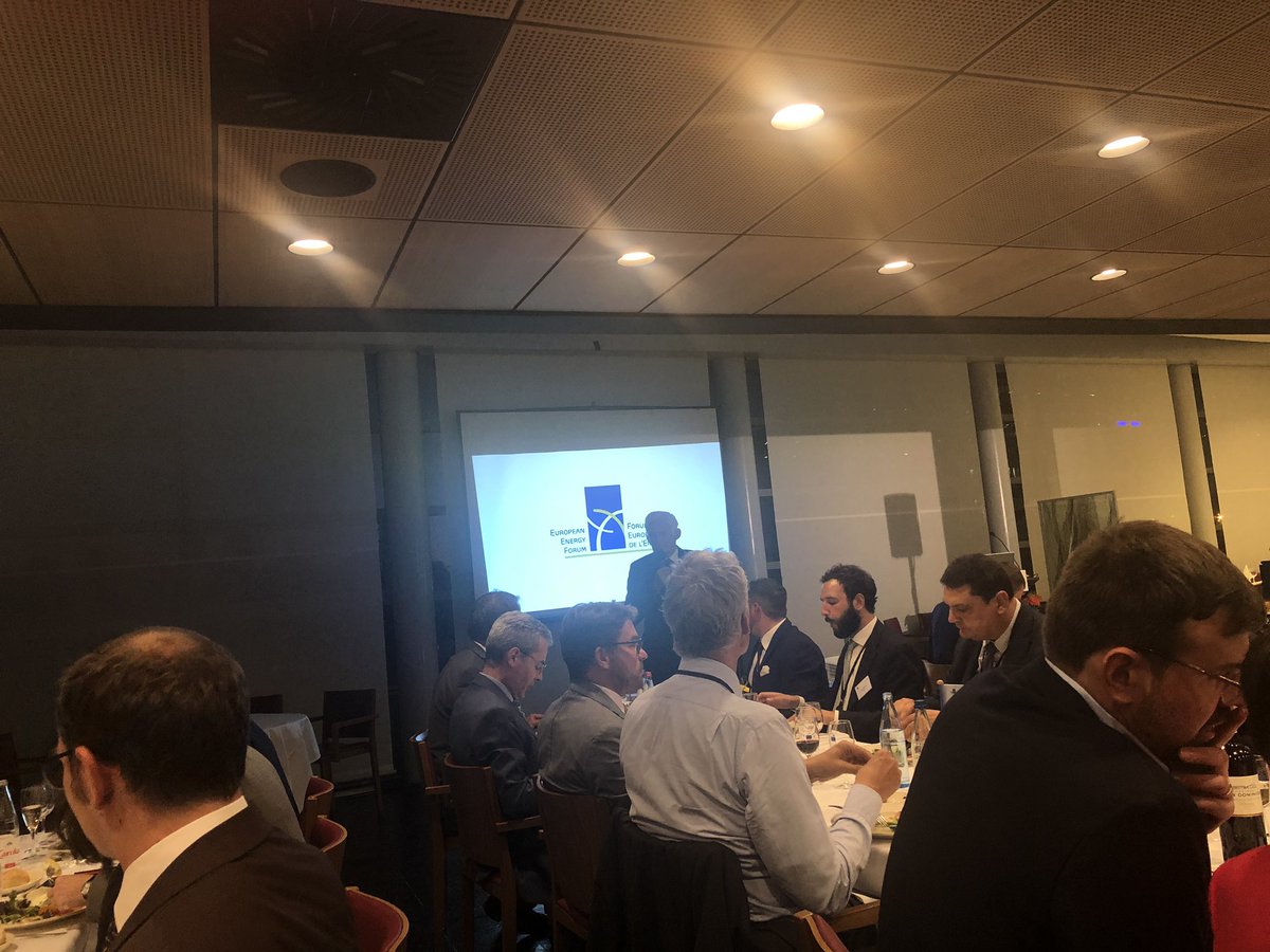 YEP_BXL's tweet image. This year marks 10 years anniversary of the 3rd Energy Package! To celebrate, @ENTSOG &amp;amp; @ENTSO_E organize a @EEF_EnergyForum dinner to sum-up the decoupled decade and discuss the perspectives of #FutureEnergySystem. @YEP_BXL watching closely!