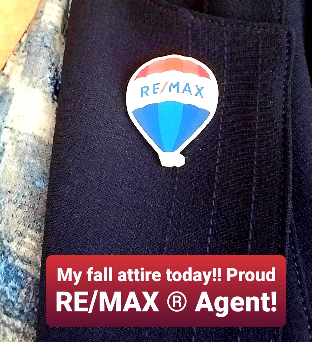 Fall is in the air... Blazer and a
RE/MAX ® pin for this agent on duty today !!
#sellingNL #falldaysstillworking
#professionallydressed
#remaxagentonduty #reginarussell