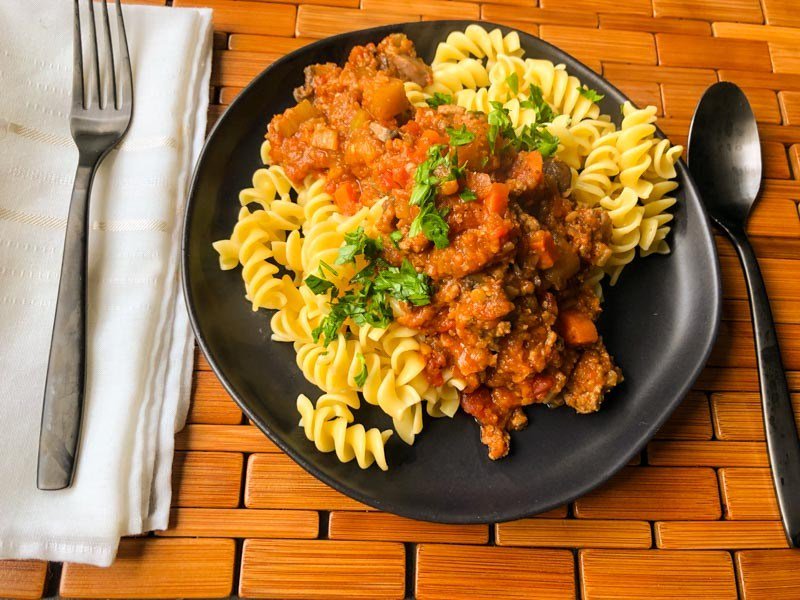 JitteryCook's tweet image. Pasta Bolognese with Lentils – Minimizing the Beef jitterycook.com/2019/09/17/pas…