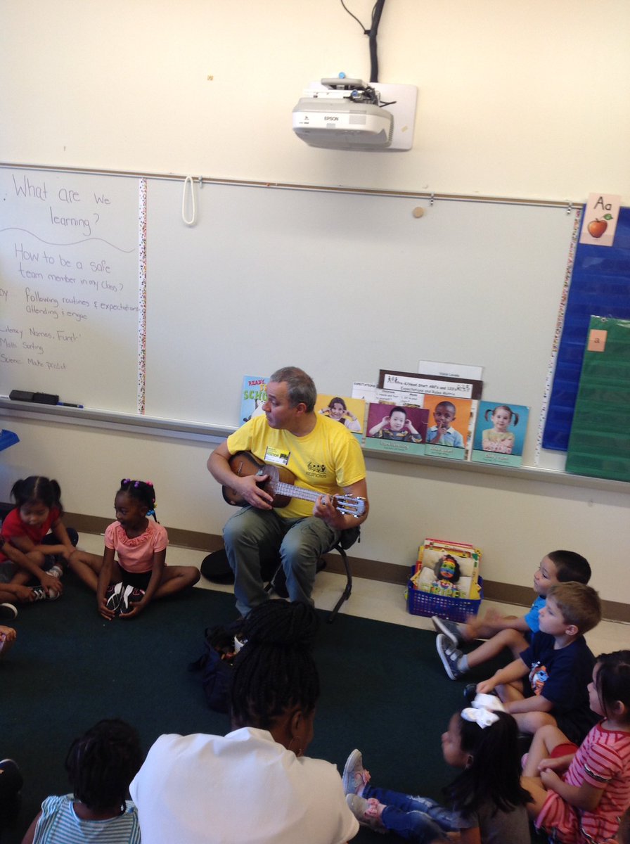 nespre_k's tweet photo. #nespre_k enjoying our first #Kidznotes experience! https://t.co/hj73pP9Tia
