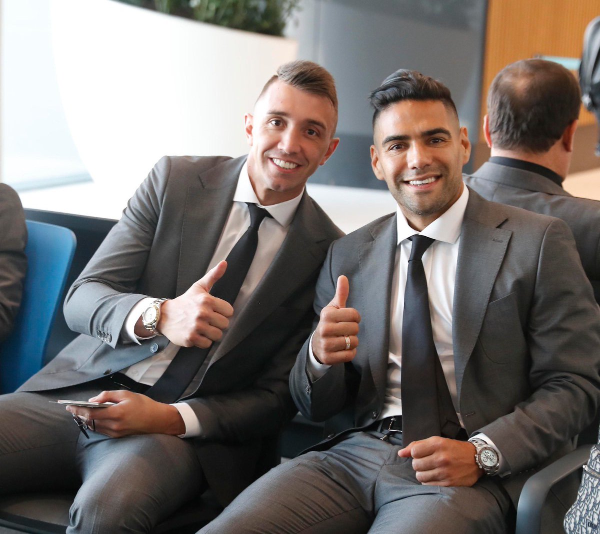 1_Muslera_25's tweet photo. @FALCAO 😎😎💛❤️ https://t.co/RrQDIMnEgR