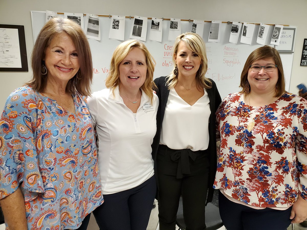GoTeamEnglish's tweet photo. Guest speakers from area businesses in the house today! #clearlakelions #futureleaders https://t.co/jdahZwBh6v
