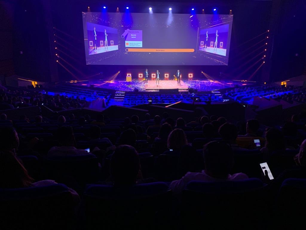fabiennedulac's tweet image. «Nous sommes leader et construire des réseaux est dans notre ADN. Nous avons une vision stratégique sur le long terme et nous répondons présent au quotidien pour nos clients. Nous bâtissons le futur d’@Orange_France , entreprise responsable» #PretsPartez #ConventionClients2019