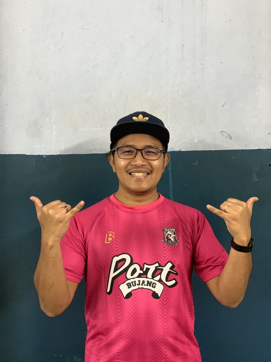 rulmalfarouk's tweet photo. Alhamdulillah, masih saiz S. Haha
#AyamSC https://t.co/IOoom3bkiF