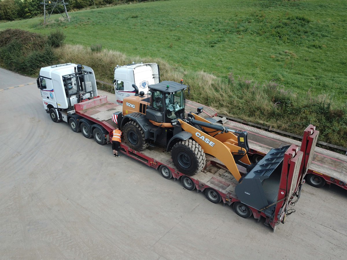 warwickward's tweet photo. The @CaseCE_EU 921G being loaded up ready for a local waste recycling company, who already have two other machines waiting for the new arrival! 🤝🦅 #casece #caseconstruction #warwickward #warwickwardcase #barnsley #wheelloader #wasterecycling https://t.co/hdJX2xSa7D